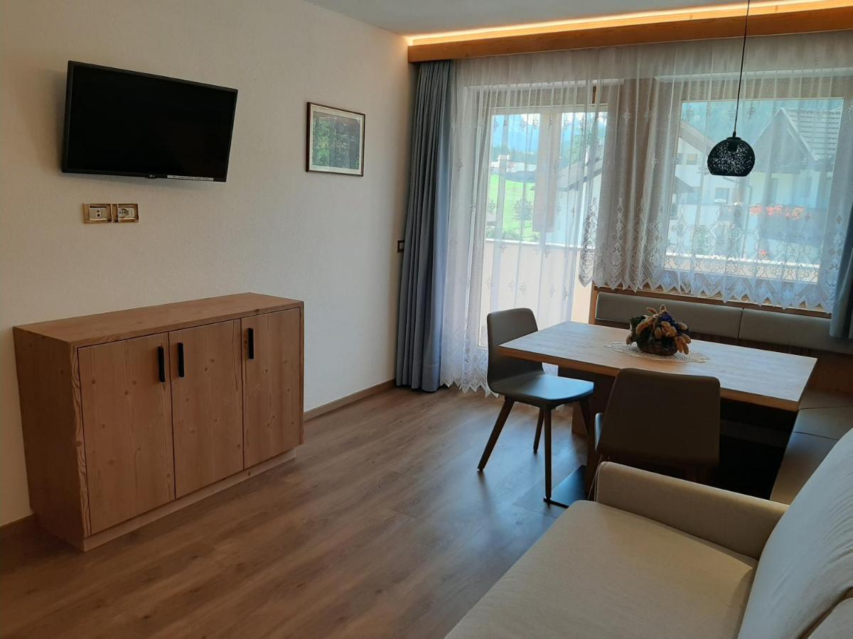 Apartments Lasteis La Villa  Bagian luar foto