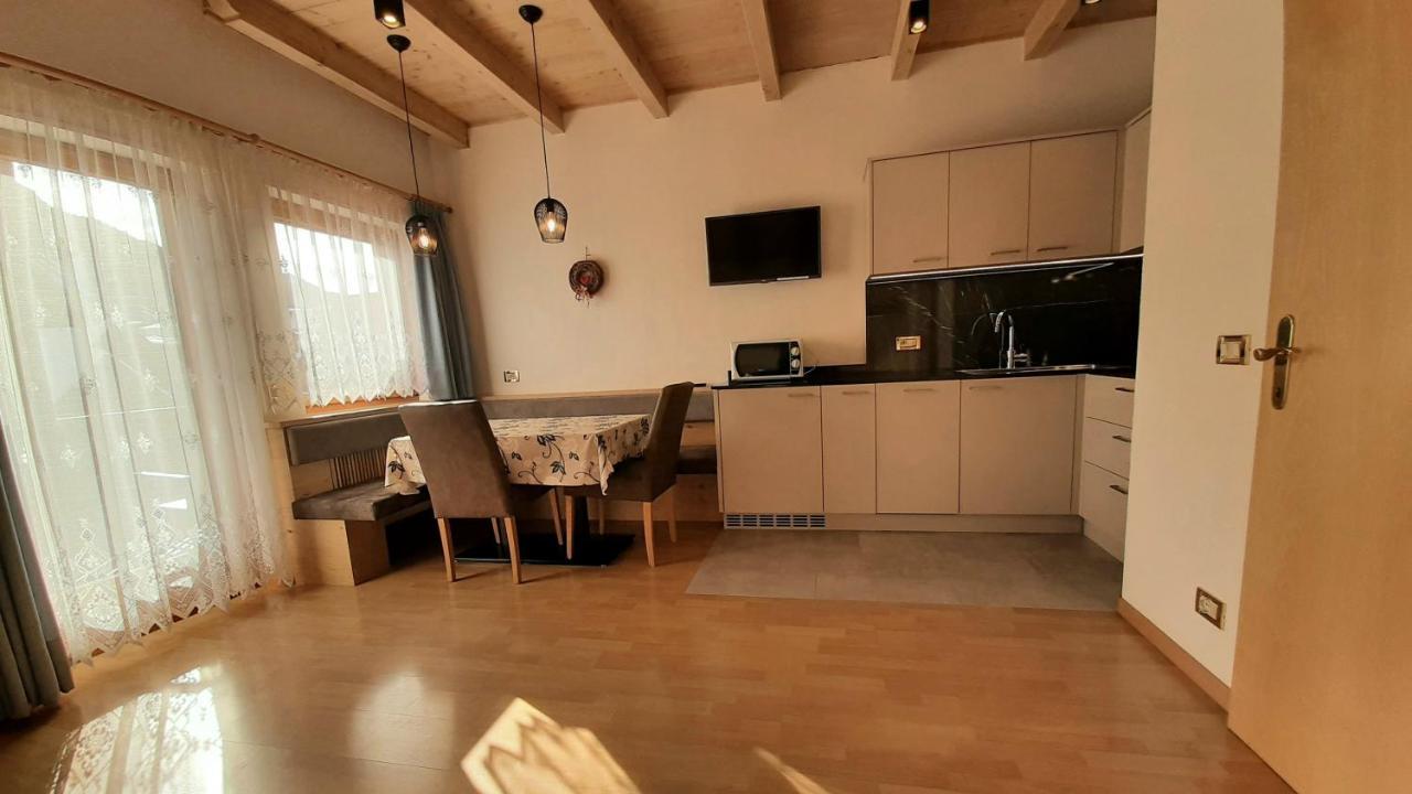 Apartments Lasteis La Villa  Bagian luar foto