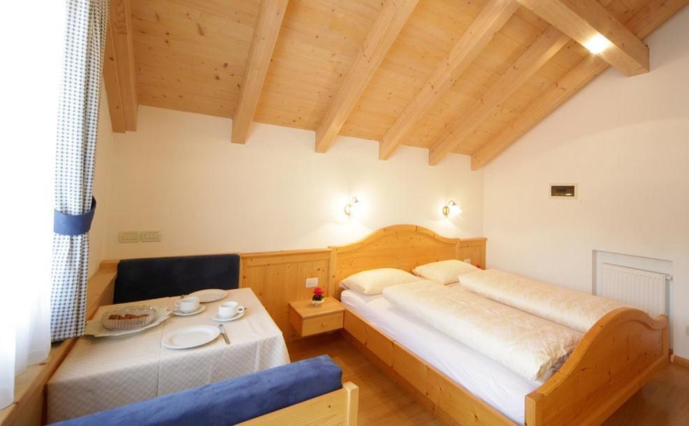 Apartments Lasteis La Villa  Bagian luar foto