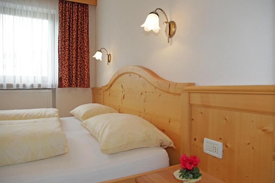 Apartments Lasteis La Villa  Bagian luar foto