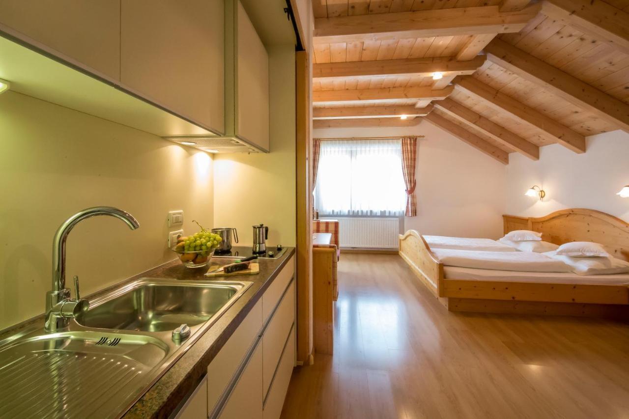 Apartments Lasteis La Villa  Bagian luar foto