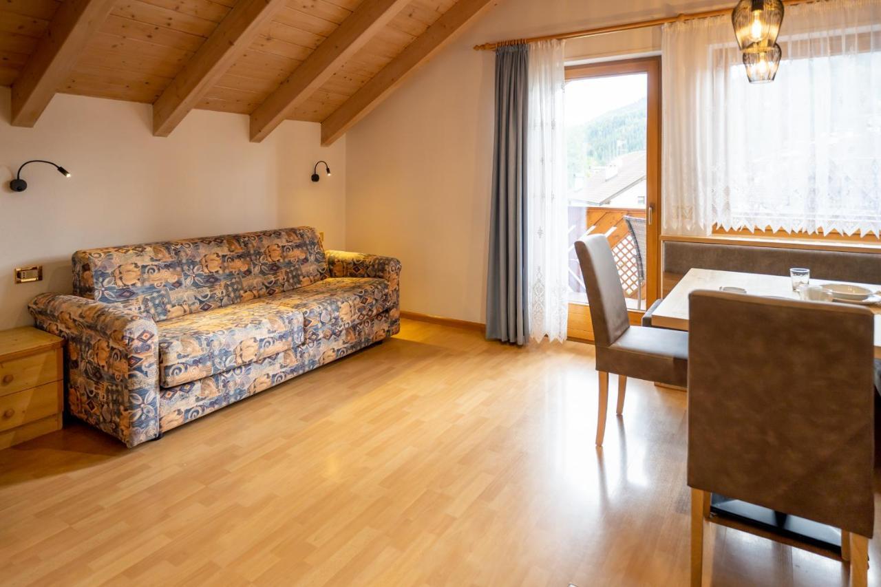 Apartments Lasteis La Villa  Bagian luar foto