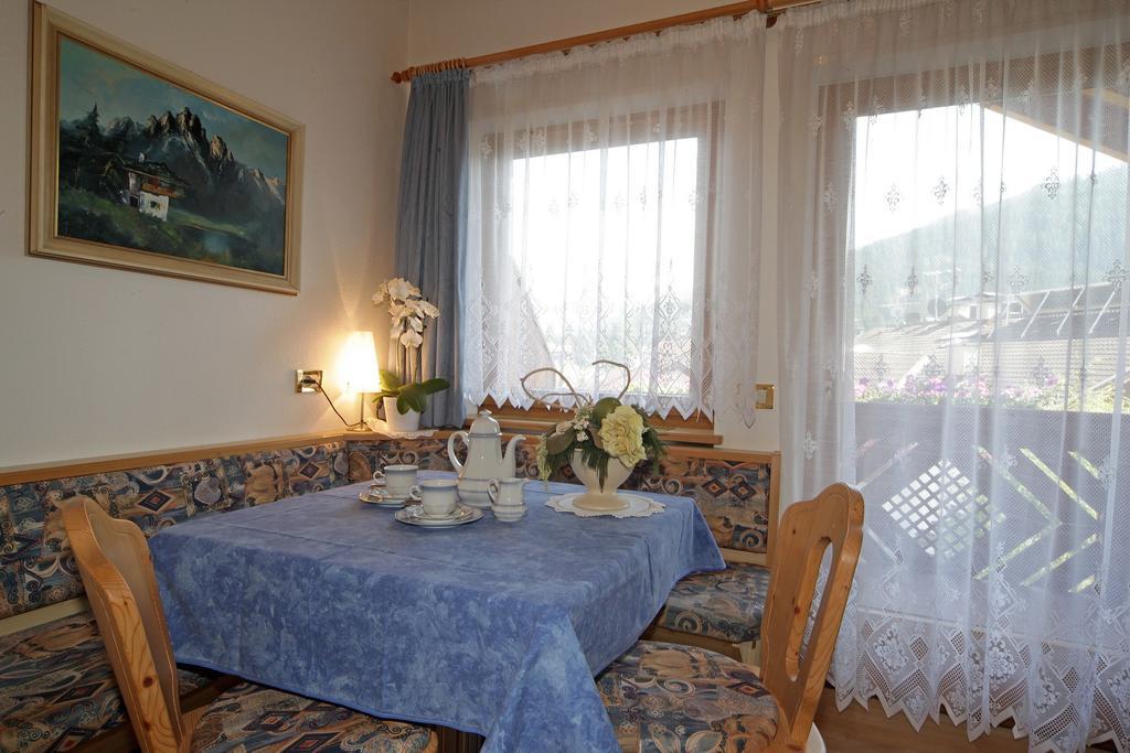 Apartments Lasteis La Villa  Bagian luar foto