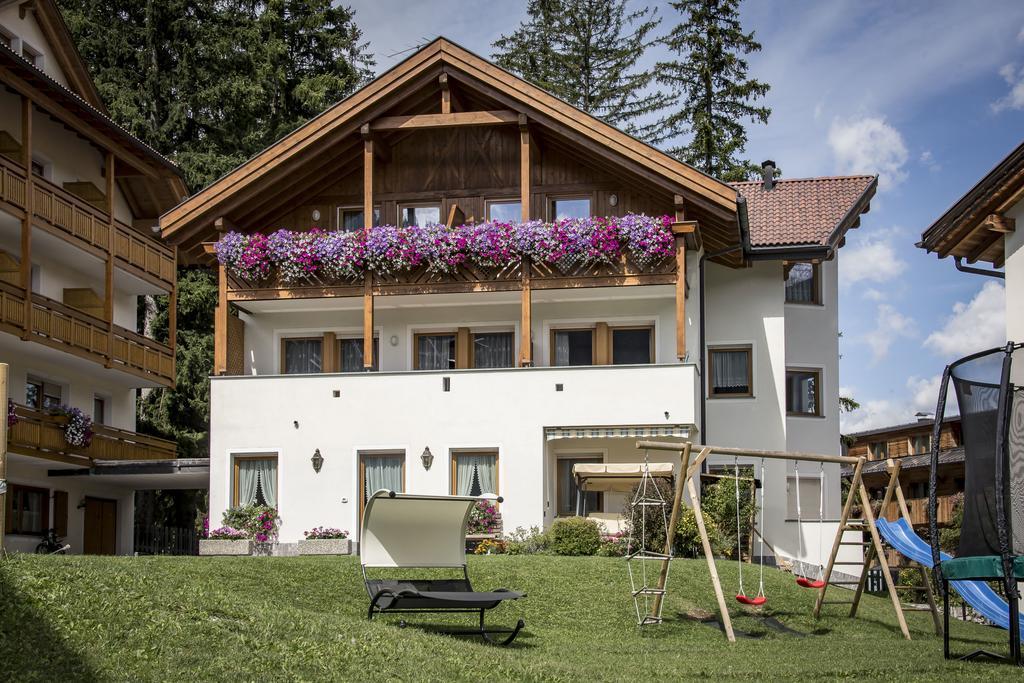 Apartments Lasteis La Villa  Ruang foto