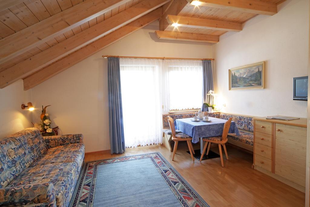 Apartments Lasteis La Villa  Bagian luar foto